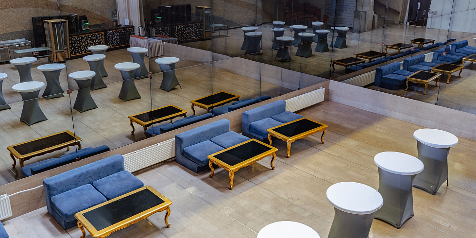 Зеркальный холл